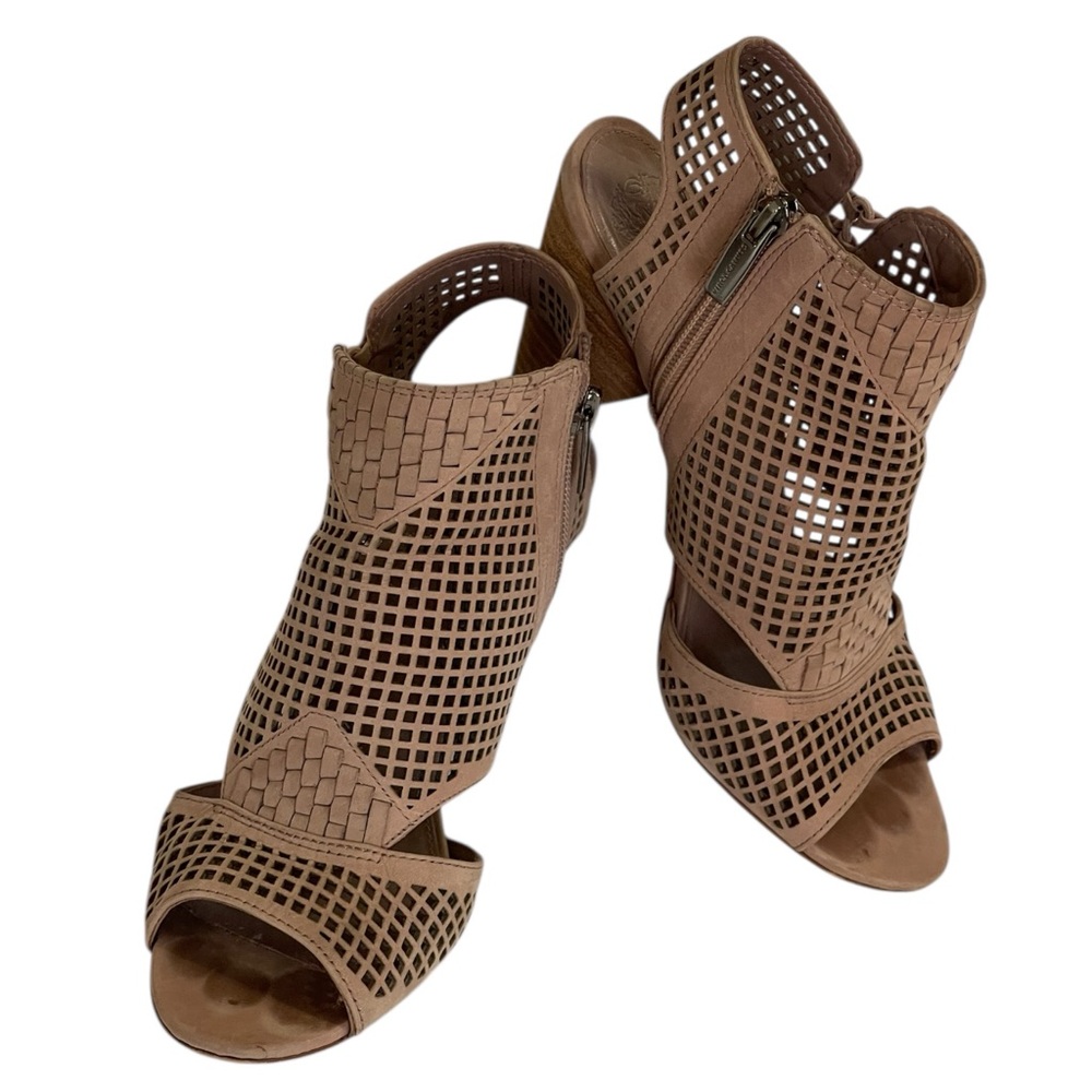 VINCE CAMUTO KAMPBELL CUT OUT LEATHER PEEP-TOE BOOTIE SZ 8 MED EUC